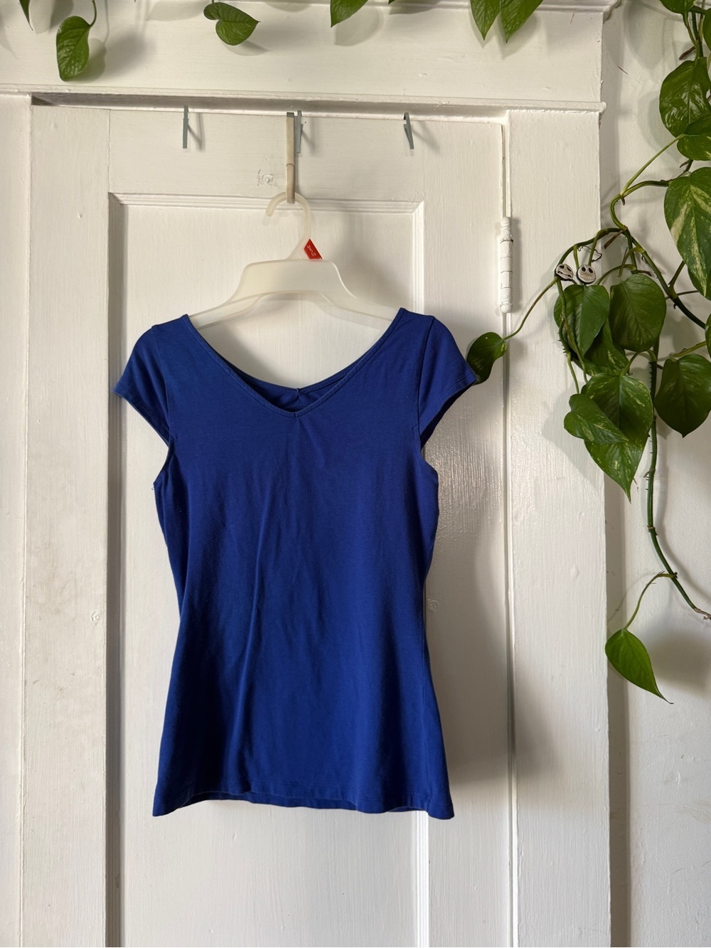 Women's Royal Blue V-Neck Short Sleeve Top women’s size M